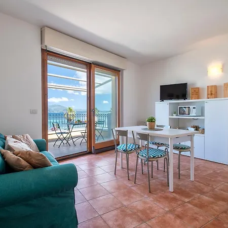 Fronte Del Porto Apartment